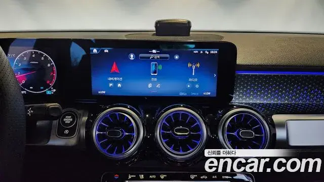 Mercedes-Benz GLB-Class 2025 — Фото 16/18