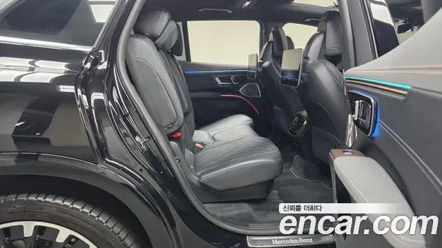 Mercedes-Benz EQS SUV 2023 — Şəkil 27/33