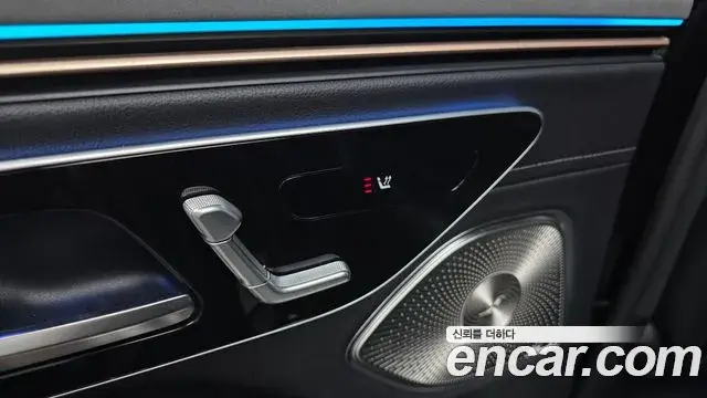 Mercedes-Benz EQS SUV 2023 — Şəkil 12/33