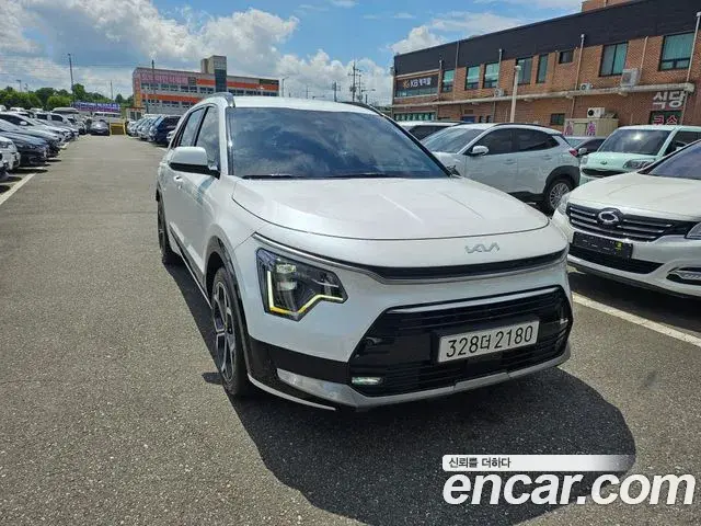 Kia Niro 2022 — Фото 1/20