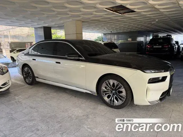 BMW 7 Series 2023 — ფოტო 3/8