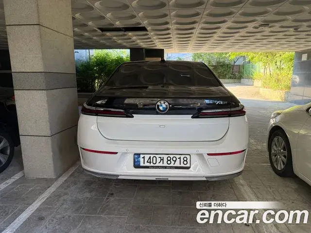 BMW 7 Series 2023 — ფოტო 6/8