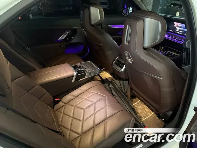BMW 7 Series 2023 — ფოტო 4/8