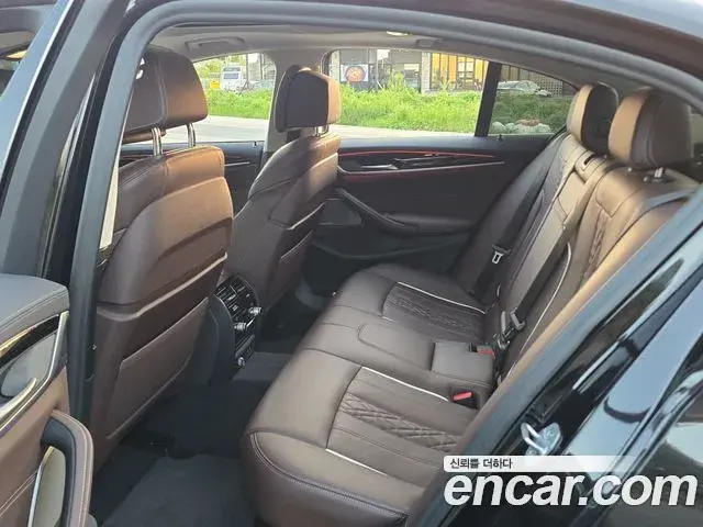 BMW 5 Series 2021 — Şəkil 8/20