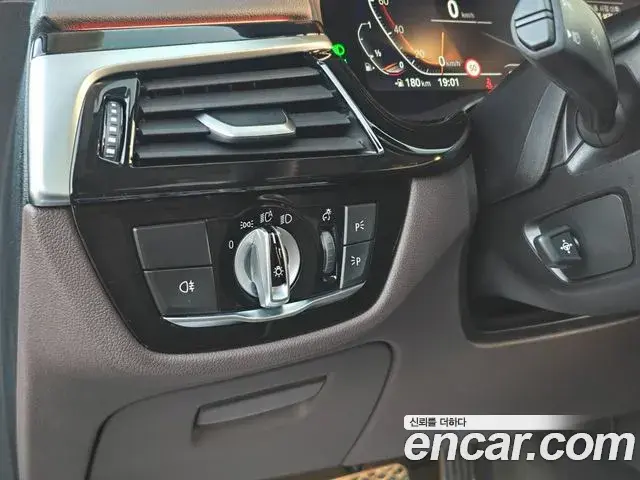 BMW 5 Series 2021 — Şəkil 10/20