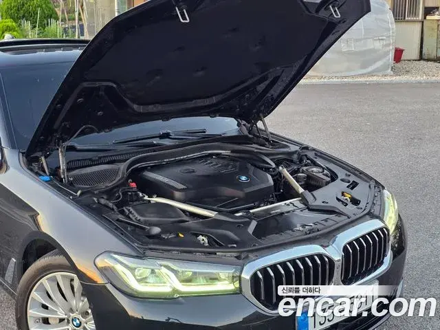 BMW 5 Series 2021 — Şəkil 19/20