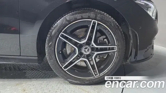 Mercedes-Benz CLA-Class 2020 — Photo 3/31