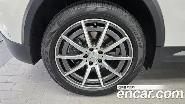 Mercedes-Benz GLA-Class 2021 — Фото 5/20