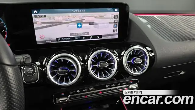 Mercedes-Benz GLA-Class 2021 — Фото 13/20