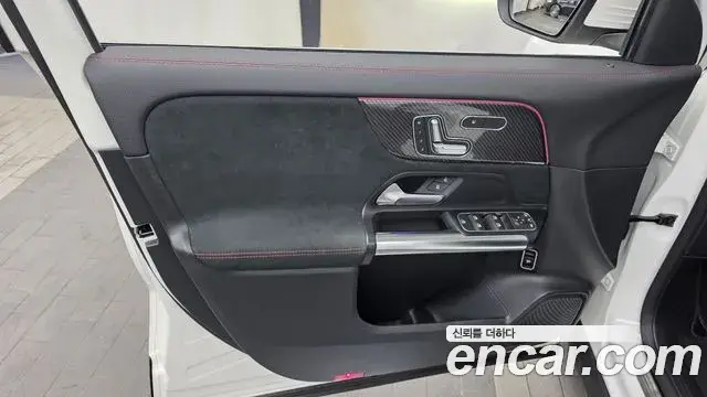 Mercedes-Benz GLA-Class 2021 — Photo 26/32