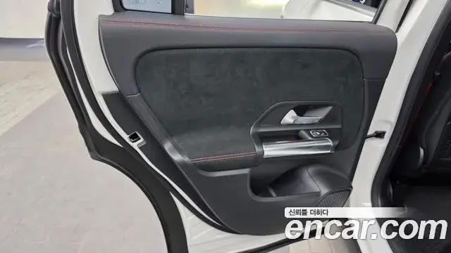 Mercedes-Benz GLA-Class 2021 — Photo 20/32