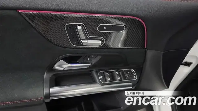 Mercedes-Benz GLA-Class 2021 — Photo 14/32