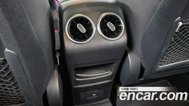Mercedes-Benz GLA-Class 2021 — Photo 4/32