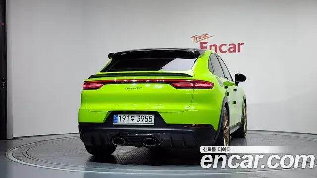 Porsche Cayenne 2022 — ფოტო 15/33