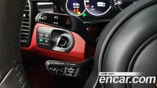 Porsche Cayenne 2022 — ფოტო 19/33