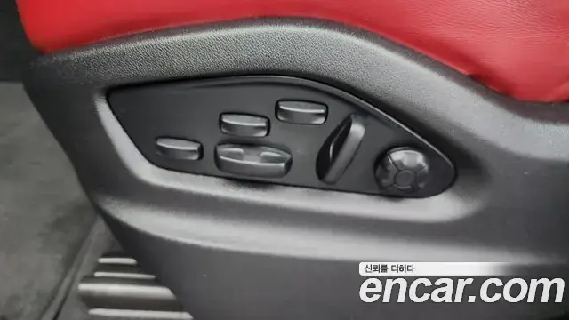 Porsche Cayenne 2022 — ფოტო 32/33