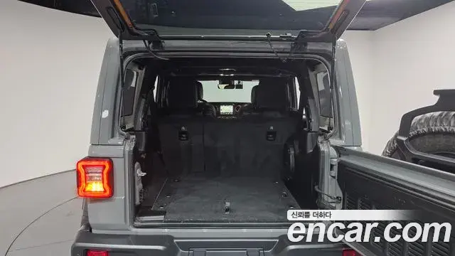 Jeep Wrangler 2023 — Photo 19/30