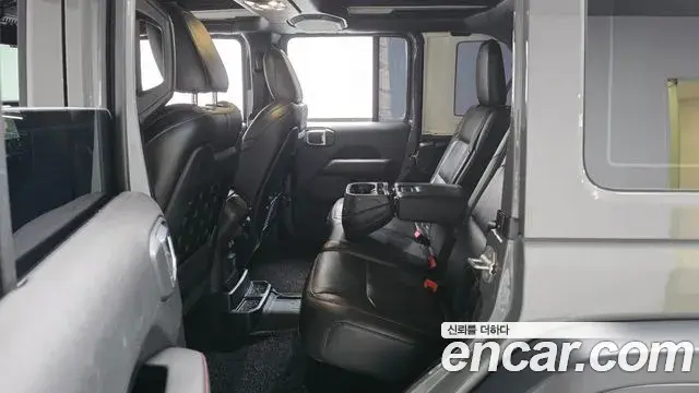 Jeep Wrangler 2023 — Photo 16/30