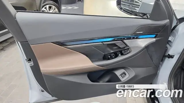 BMW 5 Series 2025 — ფოტო 7/32