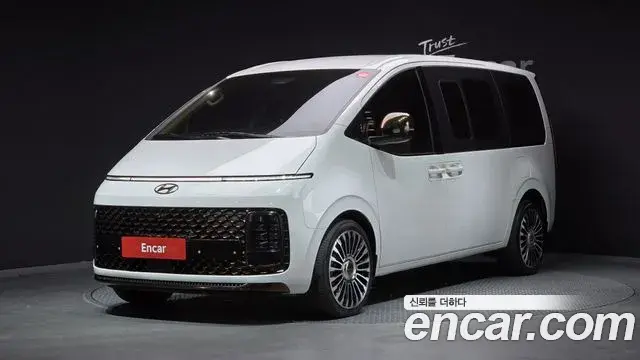 Hyundai Staria 2023 — Photo 4/20