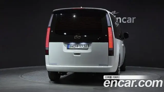 Hyundai Staria 2023 — Photo 18/20