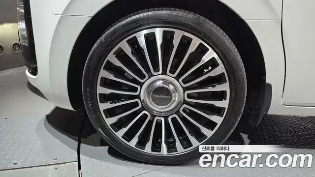 Hyundai Staria 2023 — Photo 2/20