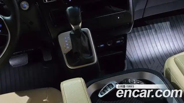 Hyundai Staria 2023 — Photo 14/20