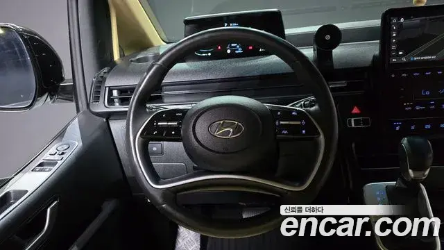 Hyundai Staria 2023 — Photo 12/20