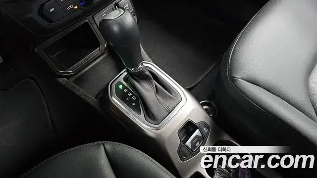 Jeep Renegade 2021 — Photo 11/32