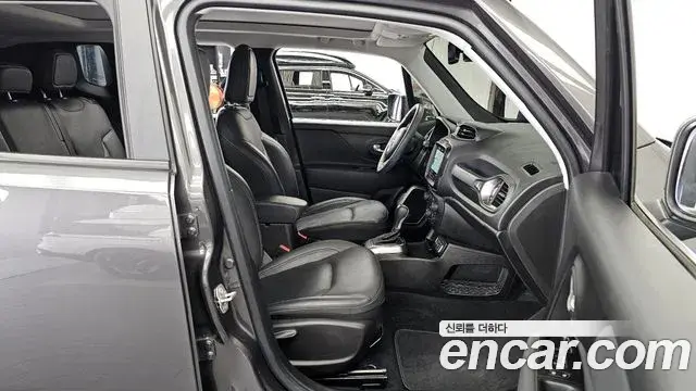Jeep Renegade 2021 — Photo 10/32