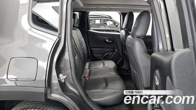 Jeep Renegade 2021 — Photo 12/32