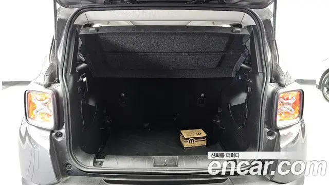 Jeep Renegade 2021 — Photo 28/32