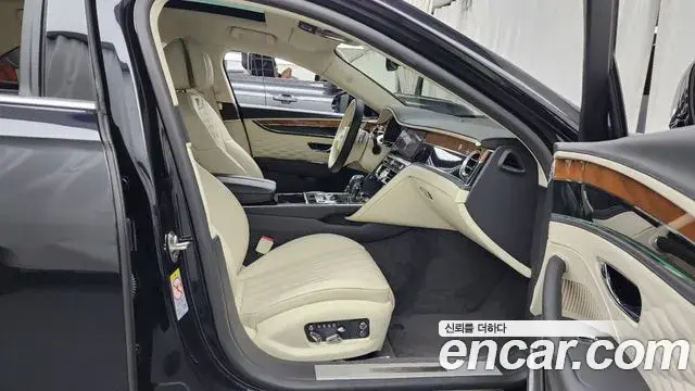 Bentley Flying Spur 2022 — ფოტო 19/38