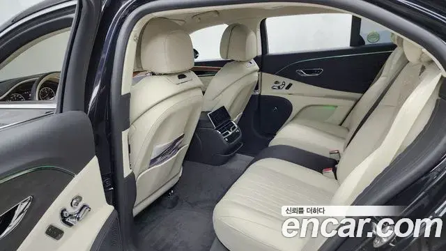 Bentley Flying Spur 2022 — ფოტო 17/38