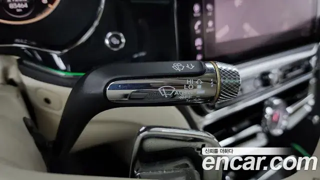 Bentley Flying Spur 2022 — ფოტო 35/38