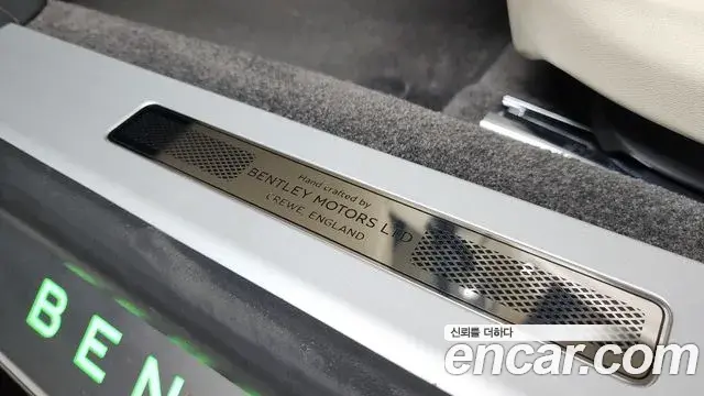 Bentley Flying Spur 2022 — ფოტო 25/38