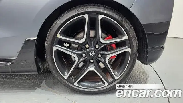 Hyundai Veloster 2019 — ფოტო 23/32