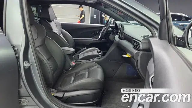 Hyundai Veloster 2019 — ფოტო 2/32
