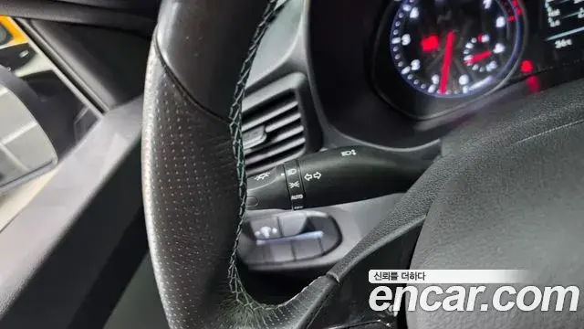 Hyundai Veloster 2019 — ფოტო 19/32
