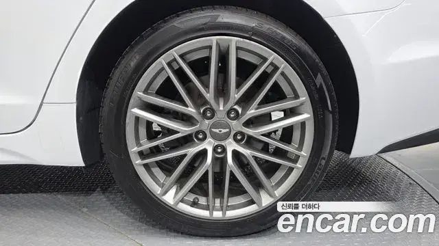 Genesis G70 2018 — Photo 9/30