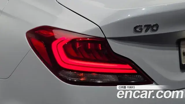Genesis G70 2018 — Photo 12/30