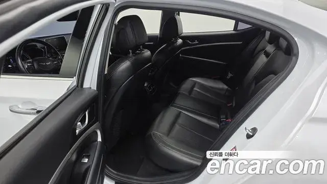 Genesis G70 2018 — Photo 11/30
