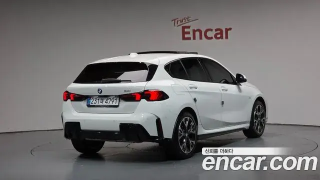 BMW 1 Series 2025 — ფოტო 30/34