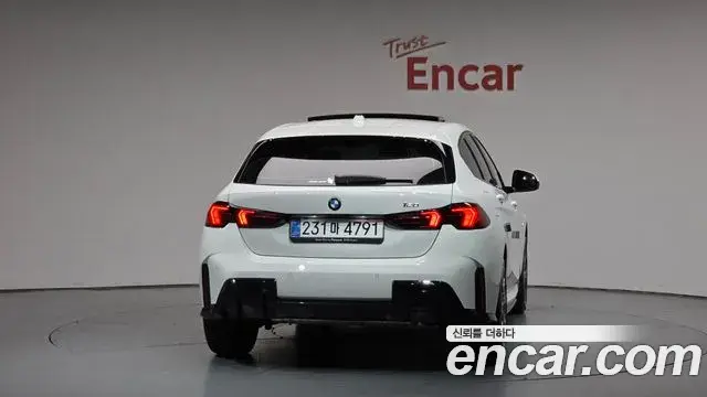 BMW 1 Series 2025 — ფოტო 7/34