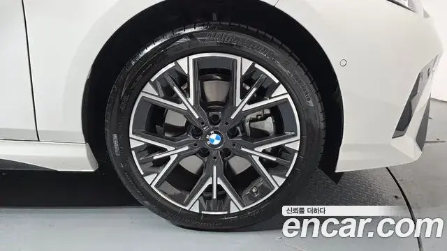 BMW 1 Series 2025 — ფოტო 18/34