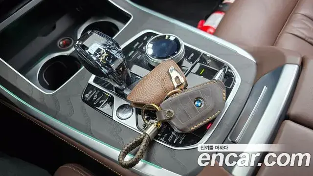 BMW X7 2022 — Şəkil 27/31