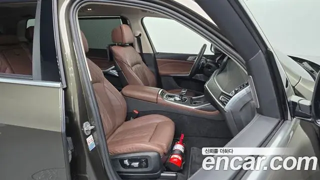 BMW X7 2022 — Şəkil 25/31