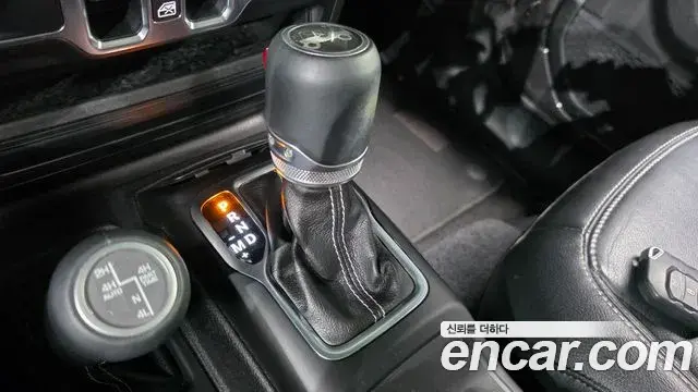 Jeep Wrangler 2019 — Photo 19/34