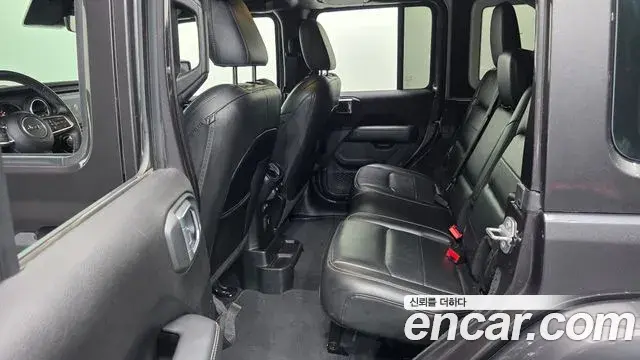 Jeep Wrangler 2019 — Photo 33/34