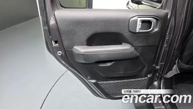 Jeep Wrangler 2019 — Photo 25/34